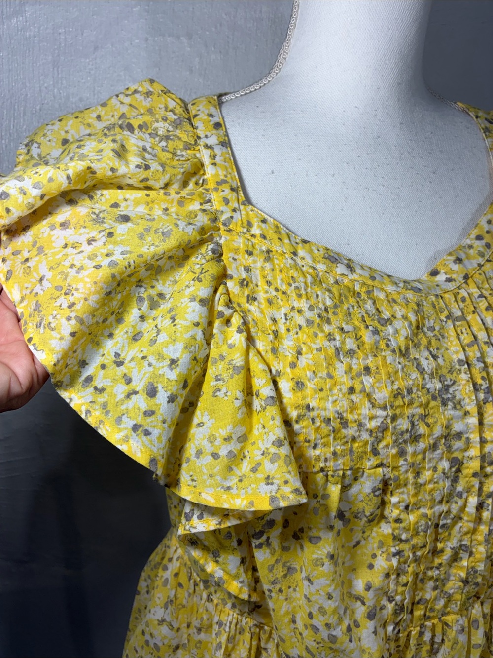 DIVIDED H&M FLORAL RUFFLE TOP - Picture 10 of 15